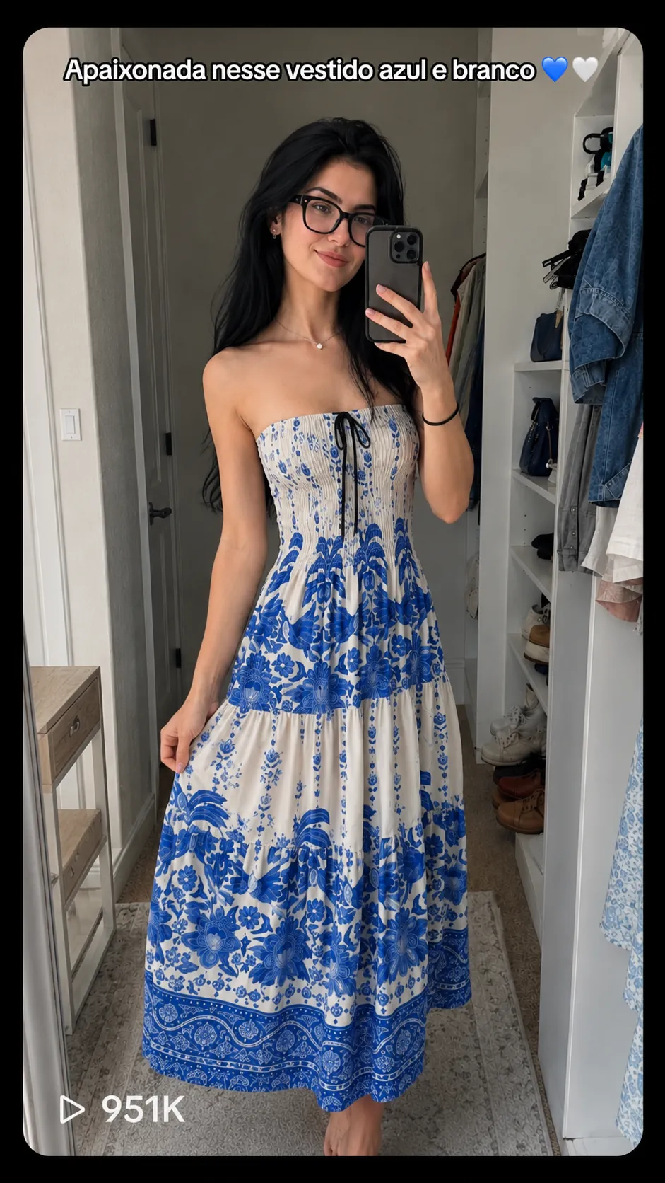 Exemplo de conteúdo gerado com Influenciador IA — vestido azul e branco